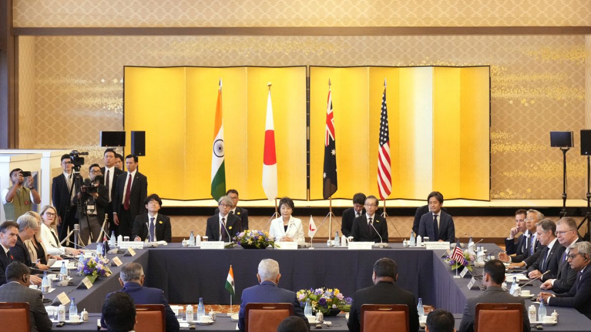 Çin ile artan gerilim devam ederken, Dörtlü ittifaktan üst düzey diplomatlar Tokyo'da bir araya geldi