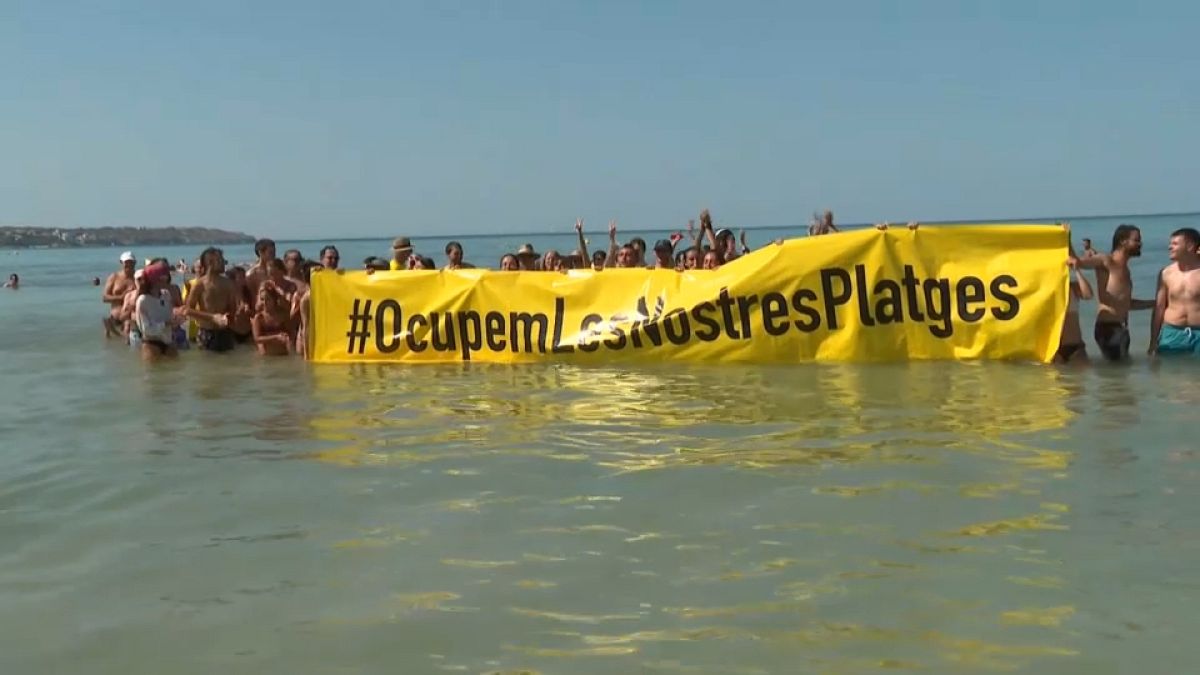 Mayorkalılar aşırı turizmi protesto etti: "Biz de plajlarımızdan yararlanmak istiyoruz"