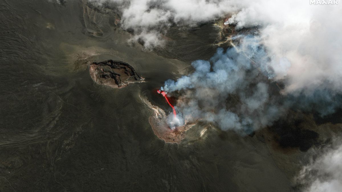 Sicilya'da kırmızı alarm: Stromboli Yanardağı Etna'dan sonra faaliyete geçti