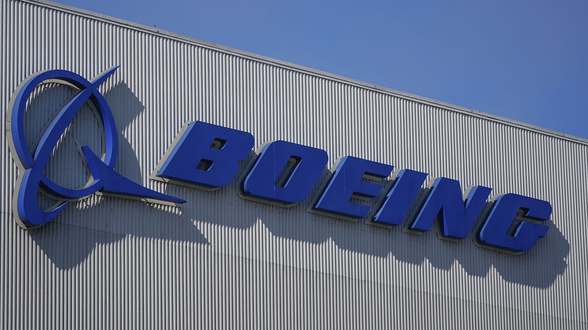 Boeing, likidite krizinin üstesinden gelmek için hisse senedi teklifinden 19 milyar dolar toplamayı hedefliyor