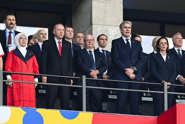 2024-07-07T085523Z_1699455749_RC2VP8AR9EMH_RTRMADP_3_SOCCER-EURO-NLD-TUR-REPORT