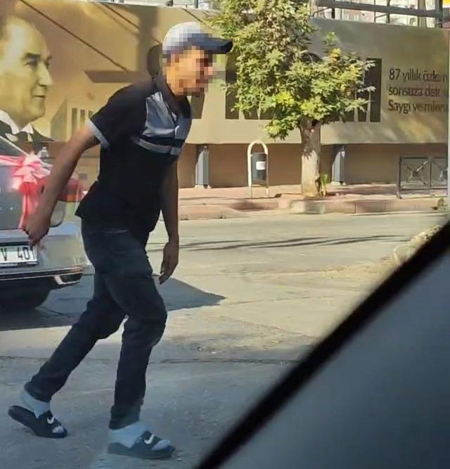 Gelinin arabasının önünü kesti, 50 TL aldı ama beğenmedi 3
