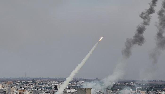 SON DAKİKA: Hamas Tel Aviv'e 2 roket attı! Roketlerden biri denize düştü