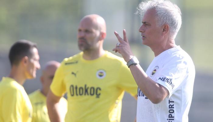 Jose Mourinho ilk antrenmanına çıktı!  Elindeki kartlardan ilk 11 belli oldu, herkes o kararı konuşuyor
