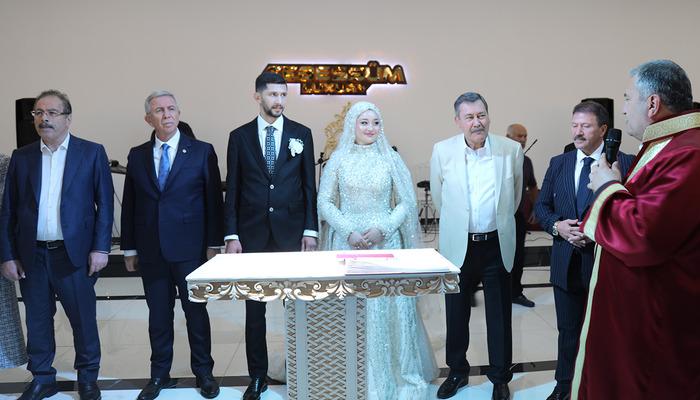 Başkent Ankara bu düğünü anlatıyor: Mansur Yavaş ve Melih Gökçek nikah masasında
