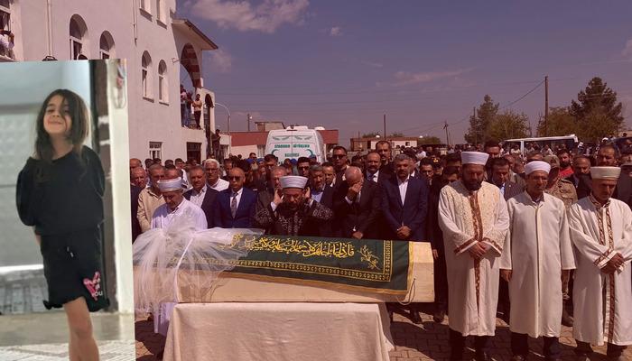 Minik Narin'in cenazesi... İmamın şu sözleri tüylerimizi diken diken etti: "Umarız toplum olarak insanlığımızı yeniden hatırlarız."