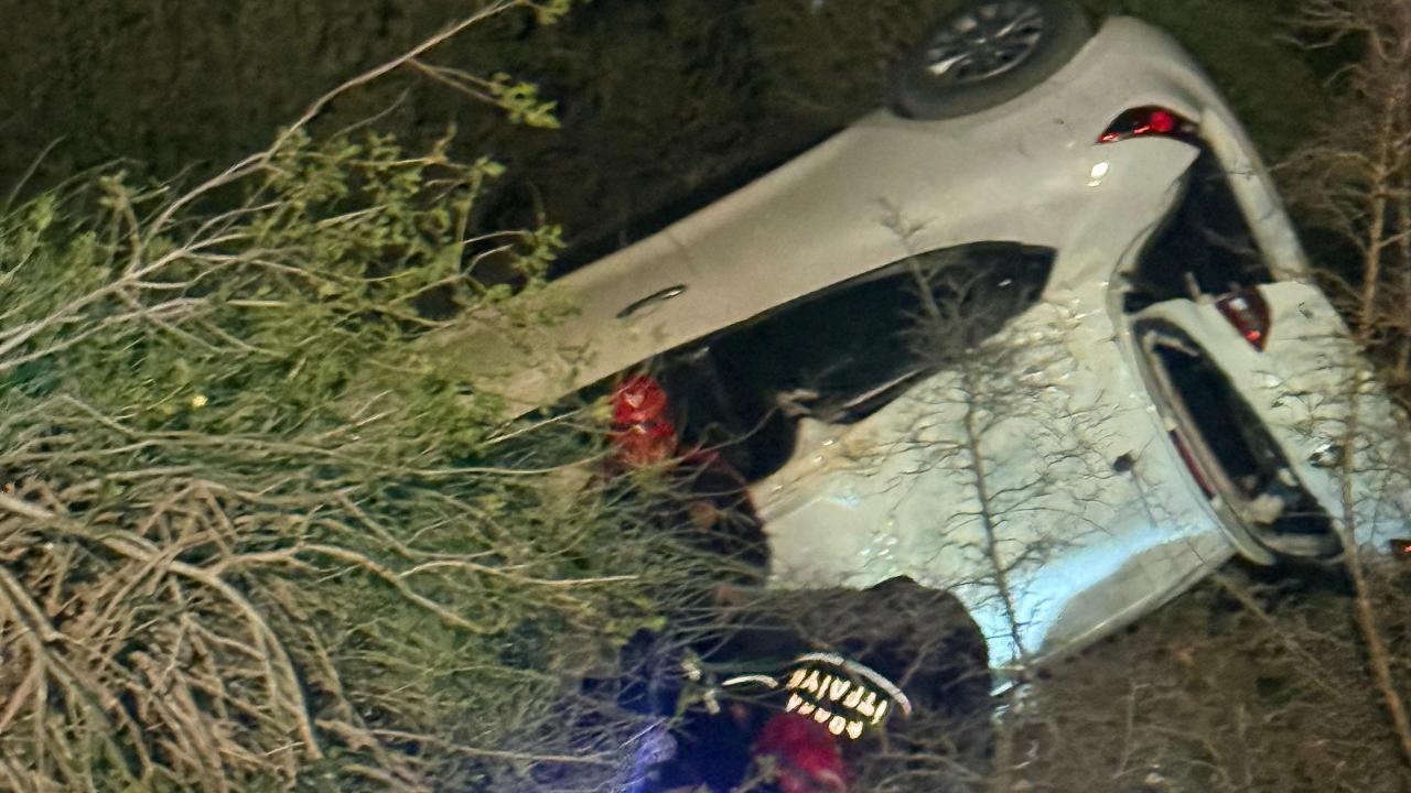 Adana'da uçuruma yuvarlanan otomobilin sürücüsü yaralandı