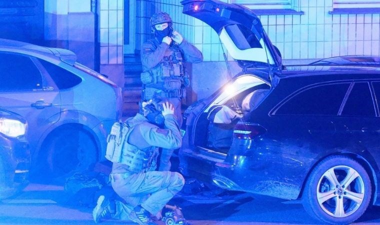 Almanya'nın Aachen kentinde silahlı bir kişi hastanedeki hastaları rehin aldı