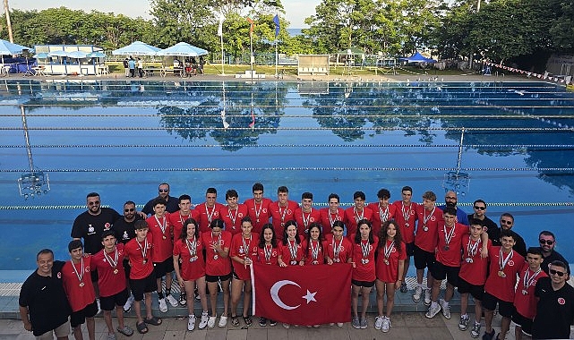 Buca'nın milli yüzücüsü Bulgaristan'dan altın madalyayla döndü - SPOR