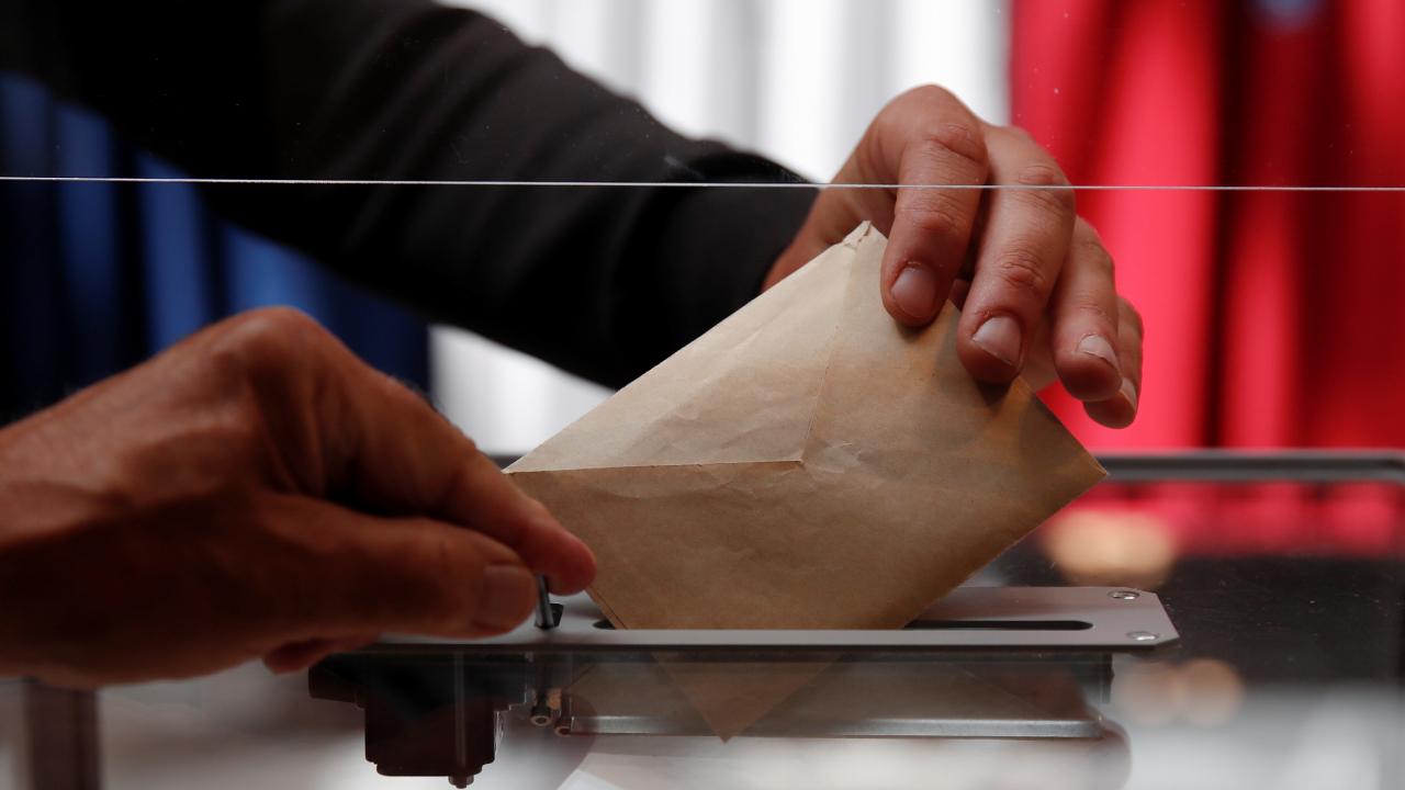 Fransa'da erken genel seçimlerin ikinci turunda aşırı sağın mutlak çoğunluğu alması beklenmiyor