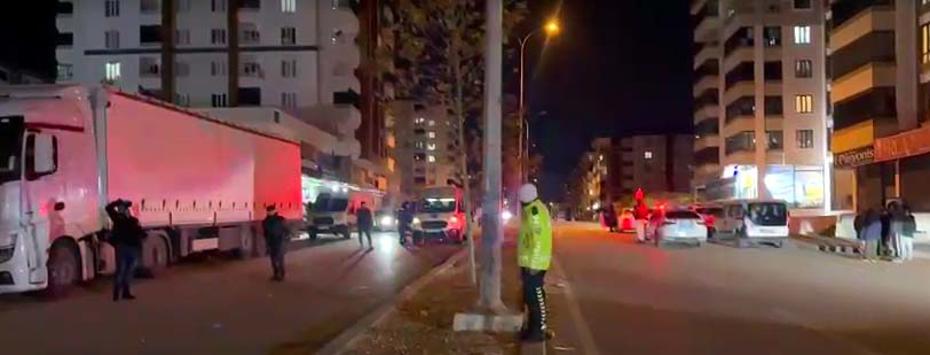 Gaziantep'te otomobilin çarpması sonucu anne hayatını kaybetti, kızı ağır yaralandı.