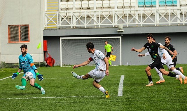 Nilüfer Altınova'ya gol yağdırdı - SPOR