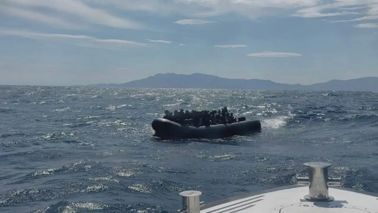 Ayvacık Sahillerinde 43 Kaçak Göçmen Yakalandı