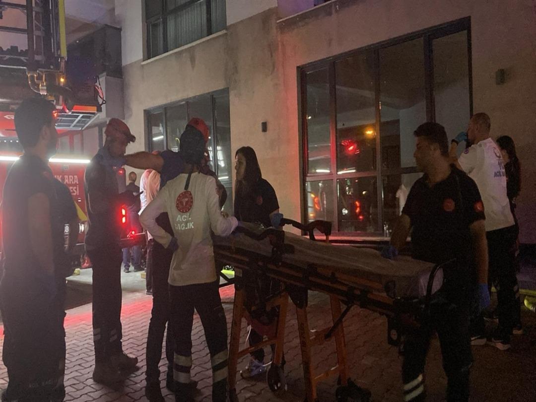 Ankara 26 -STOREY BINIRDA YANGIN PANİK ANKARA! Vatandaşlar tahliye edildi, sigara içmesinden etkilenenler 2