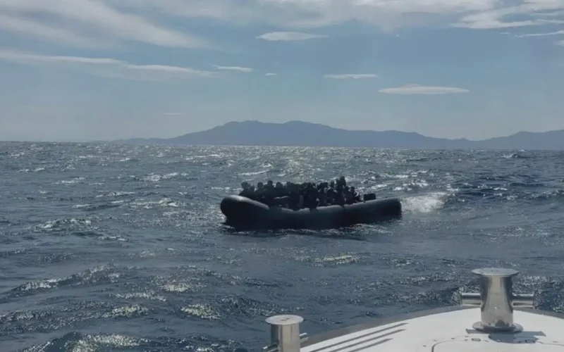 Ayvacık Sahillerinde 43 Kaçak Göçmen Yakalandı